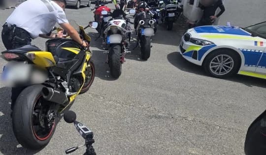 Polițiștii au ieșit cu sonometrul pe DN 1H. Motociclete verificate între Aleșd și Șinteu, pe unul dintre cele mai frecventate trasee moto din Bihor