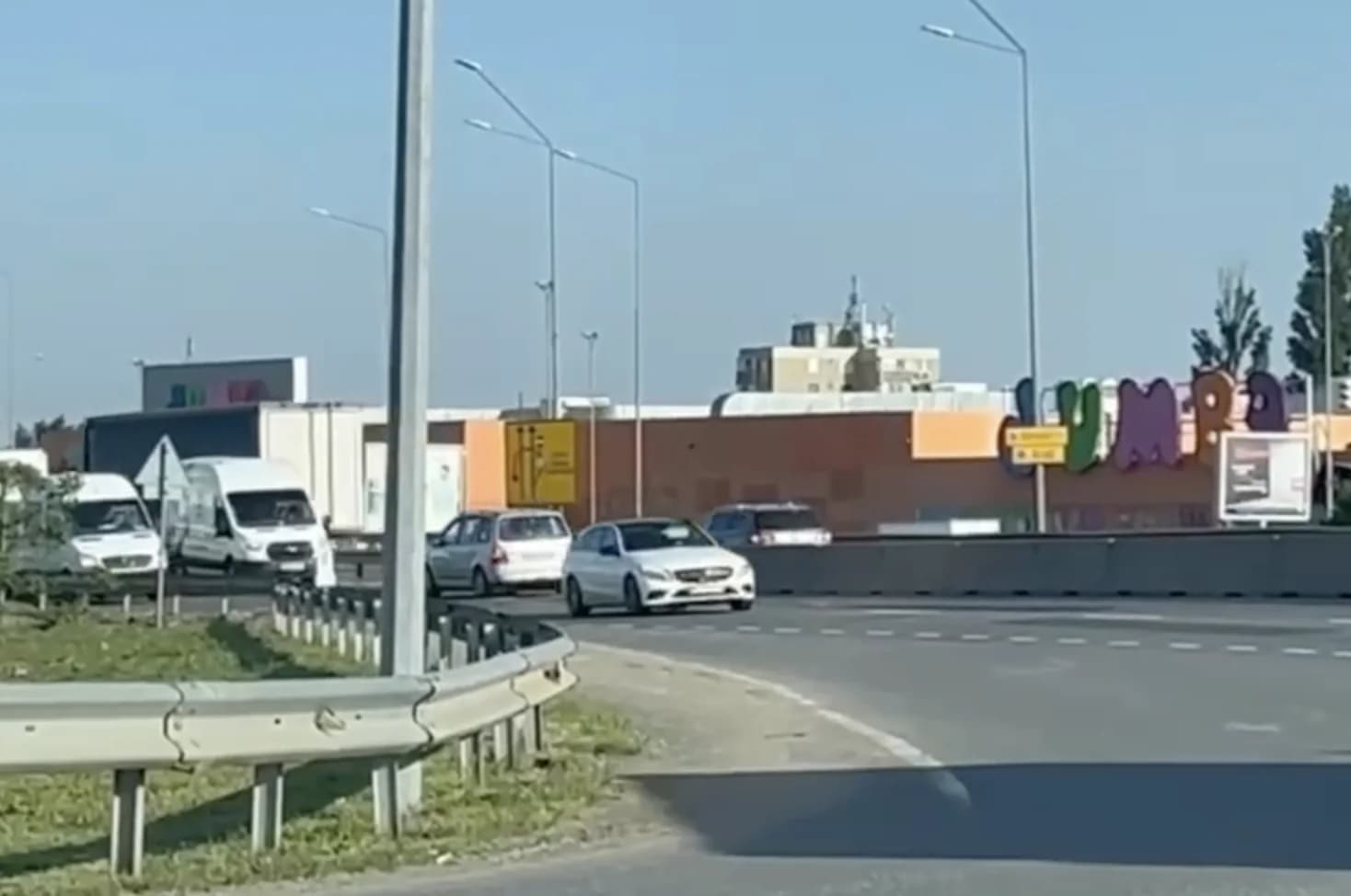 Teribilism sau greșeală periculoasă? Șofer filmat pe contrasens pe drumul dintre Centura Oradea și A3