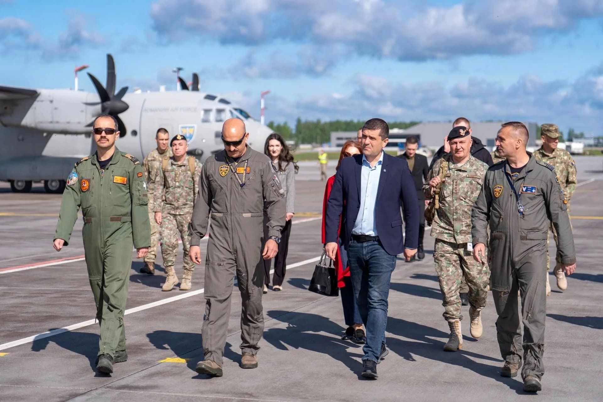 Pilot român de F-16, decorat în Lituania după doborârea unei drone în spațiul aerian al Estoniei