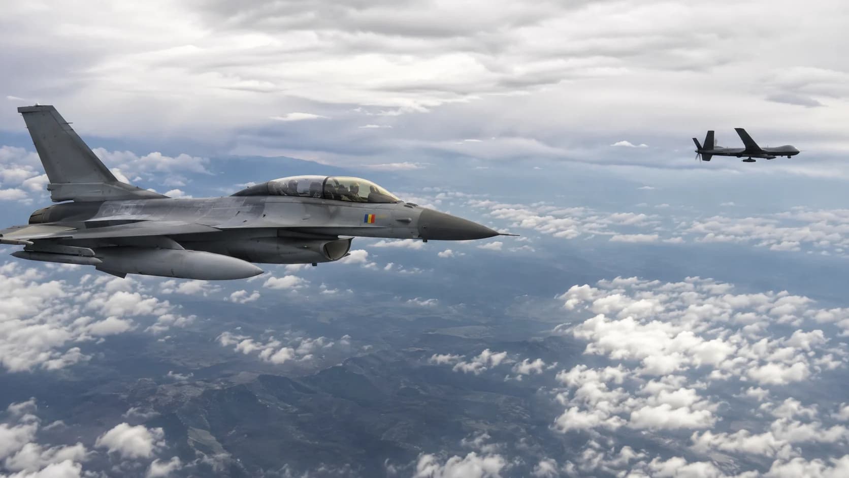 România, în prima linie NATO: pilot român de F-16 doboară o dronă rătăcită peste Estonia