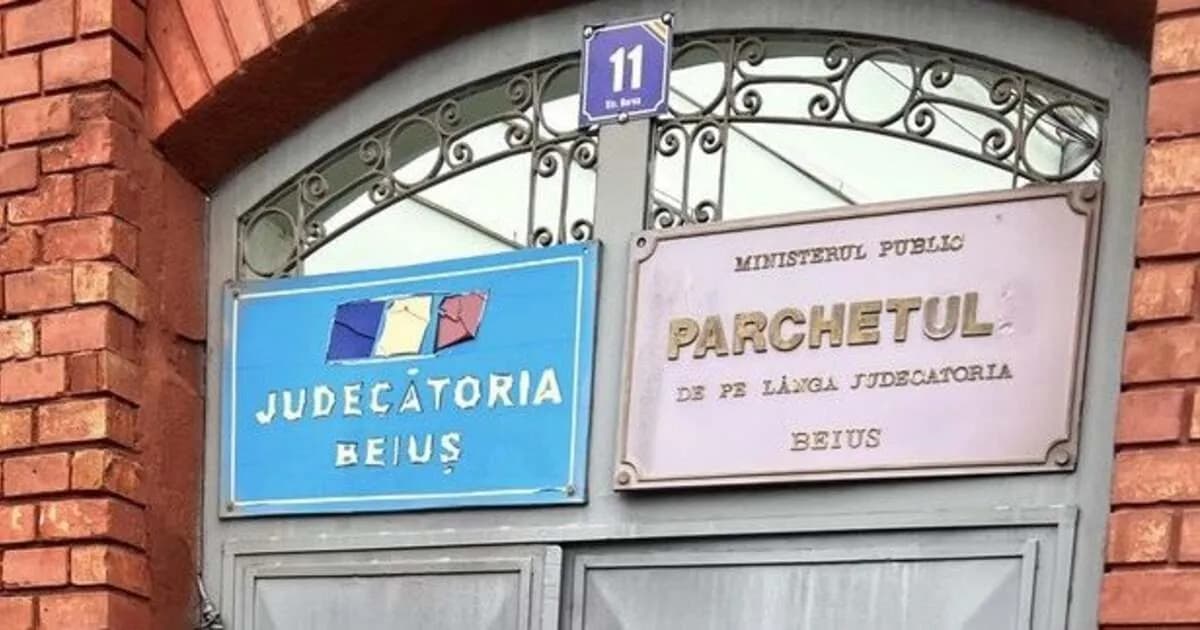 Caz șocant în Beiuș. O mamă este acuzată că și-a maltratat copilul de 14 ani și l-a obligat să doarmă în frig