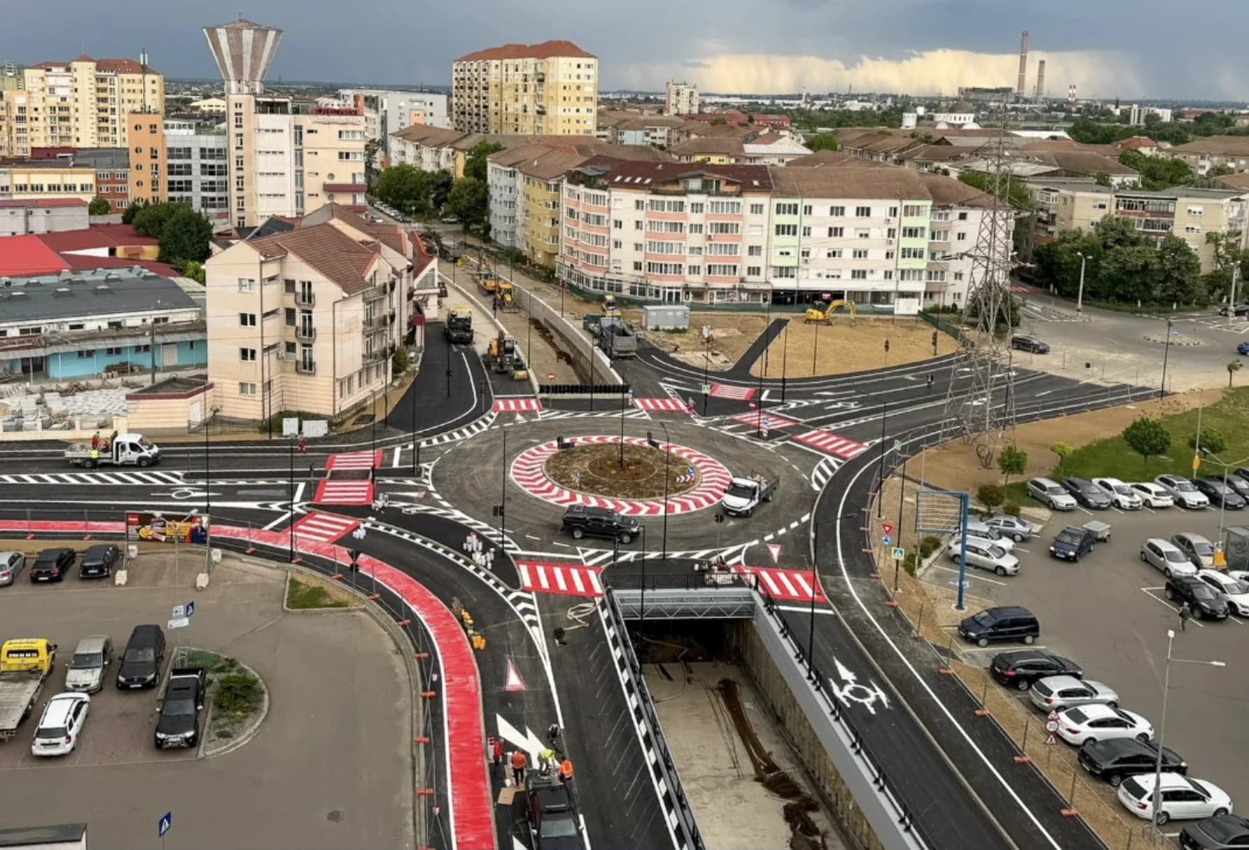 Se redeschide circulația în sensul giratoriu de pe Oneștilor. Una dintre cele mai aglomerate intersecții din Oradea revine la viață