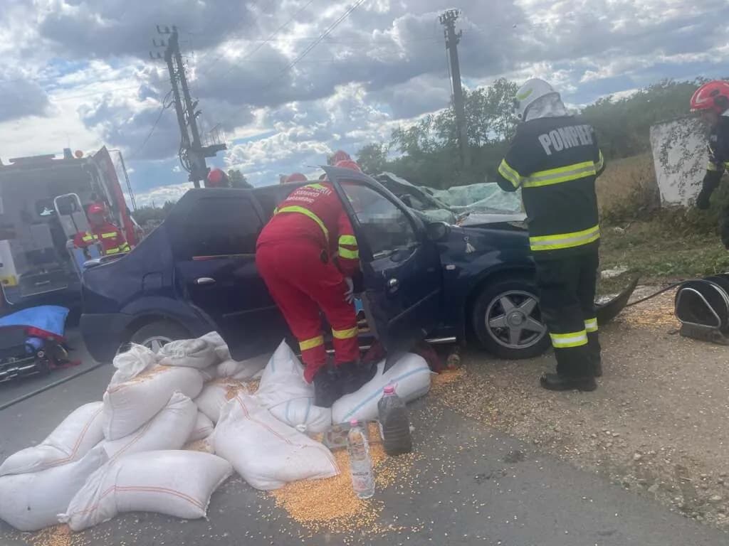 Accident rutier la Belfir: Un pompier aflat în timpul liber a intervenit prompt pentru salvarea unui șofer încarcerat