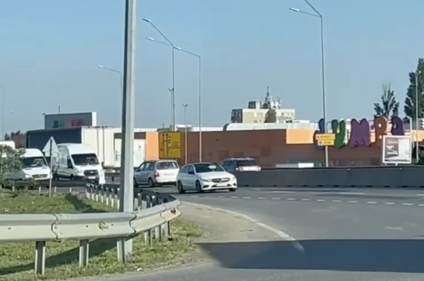 Teribilism sau greșeală periculoasă? Șofer filmat pe contrasens pe drumul dintre Centura Oradea și A3